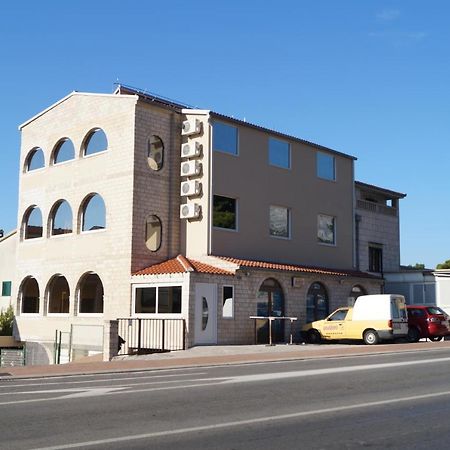 מאקרסקה Apartments Mario With Private Parking מראה חיצוני תמונה